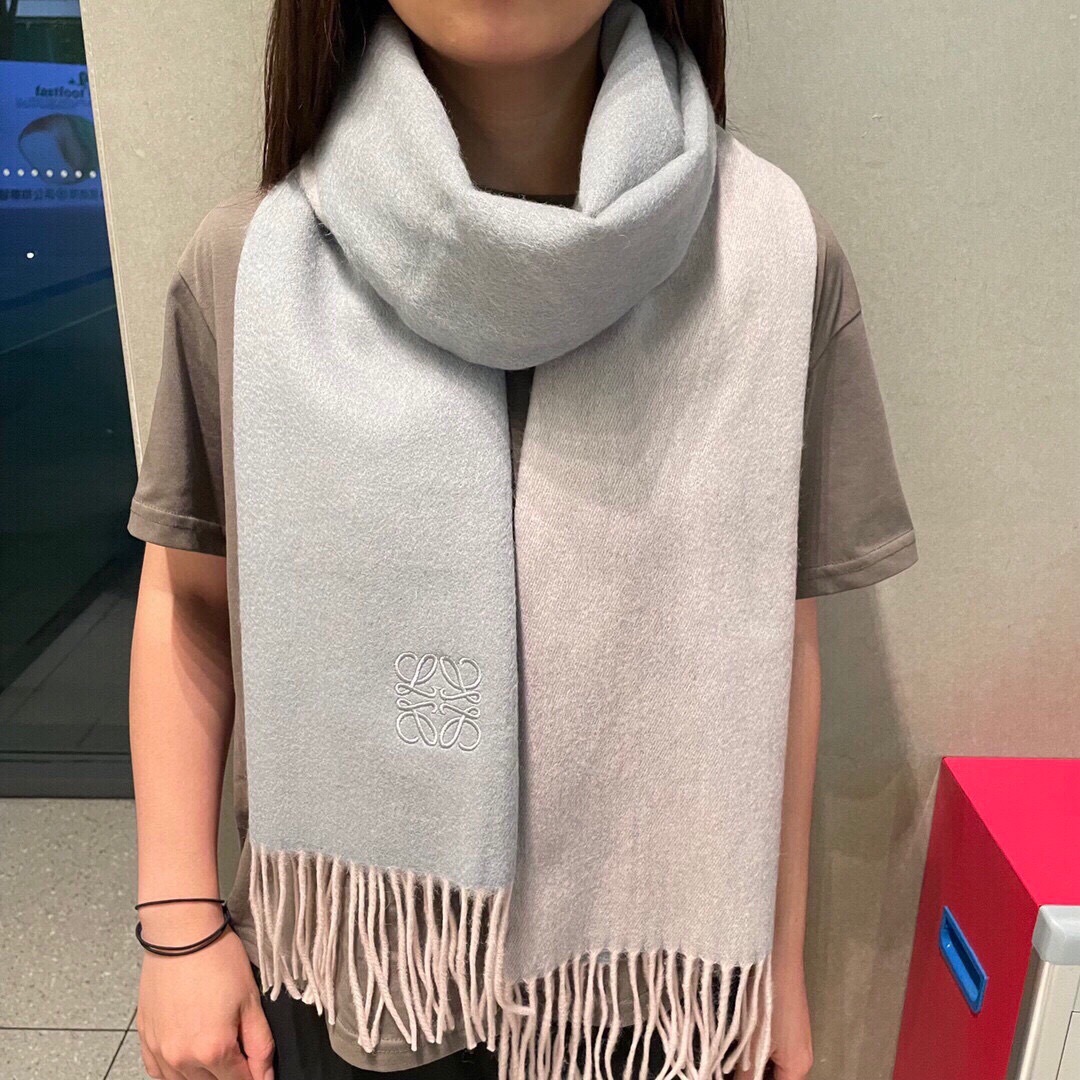 Loewe罗意威今年最新的订单(讲真，送人自用百分推荐)SviP推荐(自留.品质绝对放心).真心觉得可以