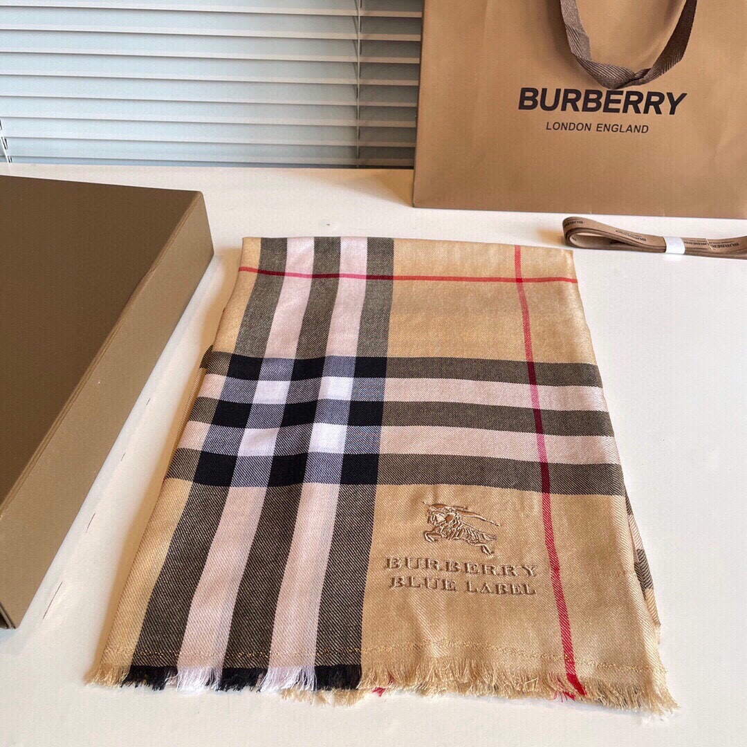 巴宝莉Burberry 经典专柜款、专柜同步 羊绒格子方巾现货秒发 衣柜必备经典款VIP推荐！！！早秋经
