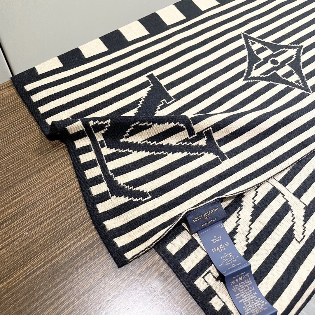 LV【男女围巾】怒赞自留，难得的高端货！家属福利！非常正的围巾~面料大爱，非常柔软细腻舒服，大气简约，超