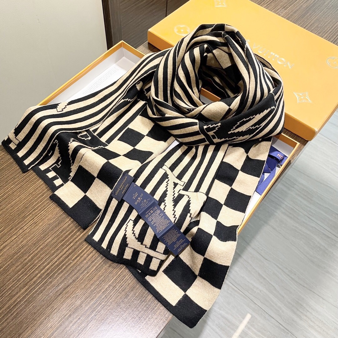 LV【男女围巾】怒赞自留，难得的高端货！家属福利！非常正的围巾~面料大爱，非常柔软细腻舒服，大气简约，超