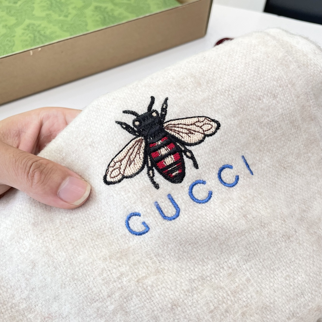 viP推荐👍Gucci专柜最新款‼️🔥爆款哦 😘💍实物真心美 🎀条纹小蜜蜂🐝💓💃🏻无论设计都是非常到位☀