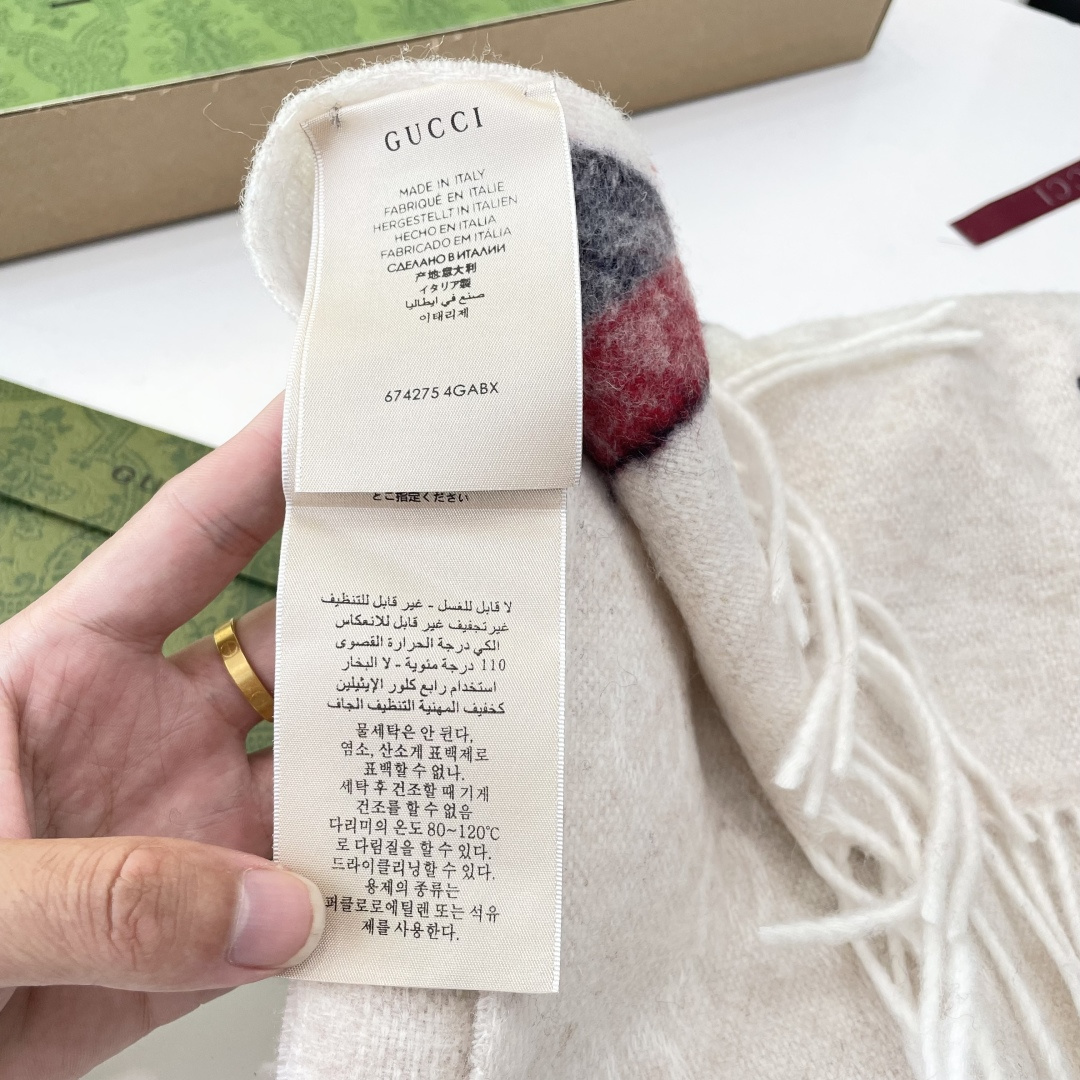 viP推荐👍Gucci专柜最新款‼️🔥爆款哦 😘💍实物真心美 🎀条纹小蜜蜂🐝💓💃🏻无论设计都是非常到位☀