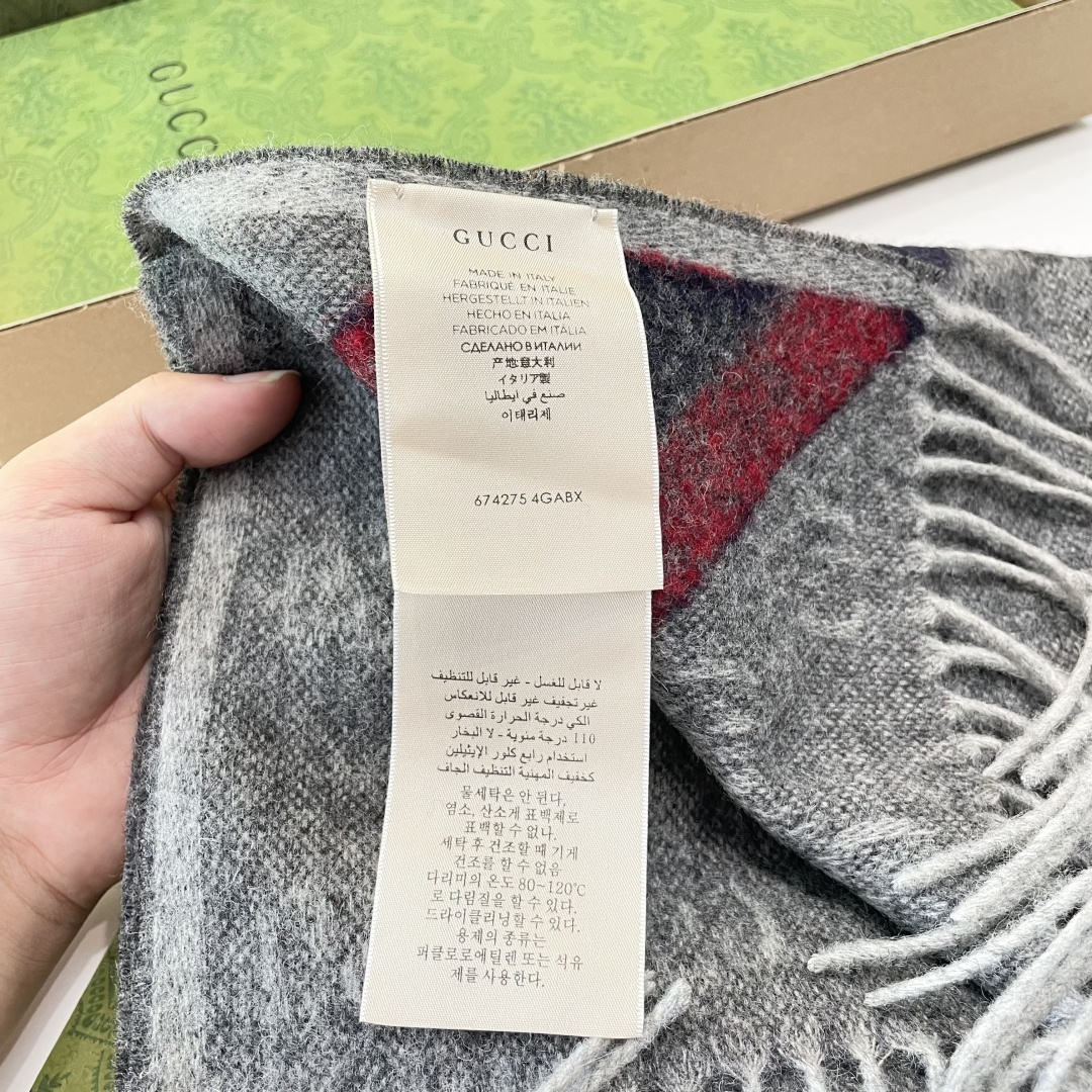 viP推荐👍Gucci专柜最新款‼️🔥爆款哦 😘💍实物真心美 🎀条纹小蜜蜂🐝💓💃🏻无论设计都是非常到位☀