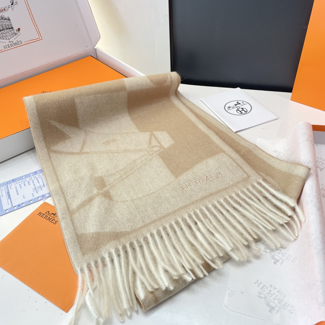 官网同款水波纹水羊绒 爱马仕❗👫同款围巾且买且珍惜羊绒款😍~都是出口订单所以比较难遇❤东西讲究少而精😍好