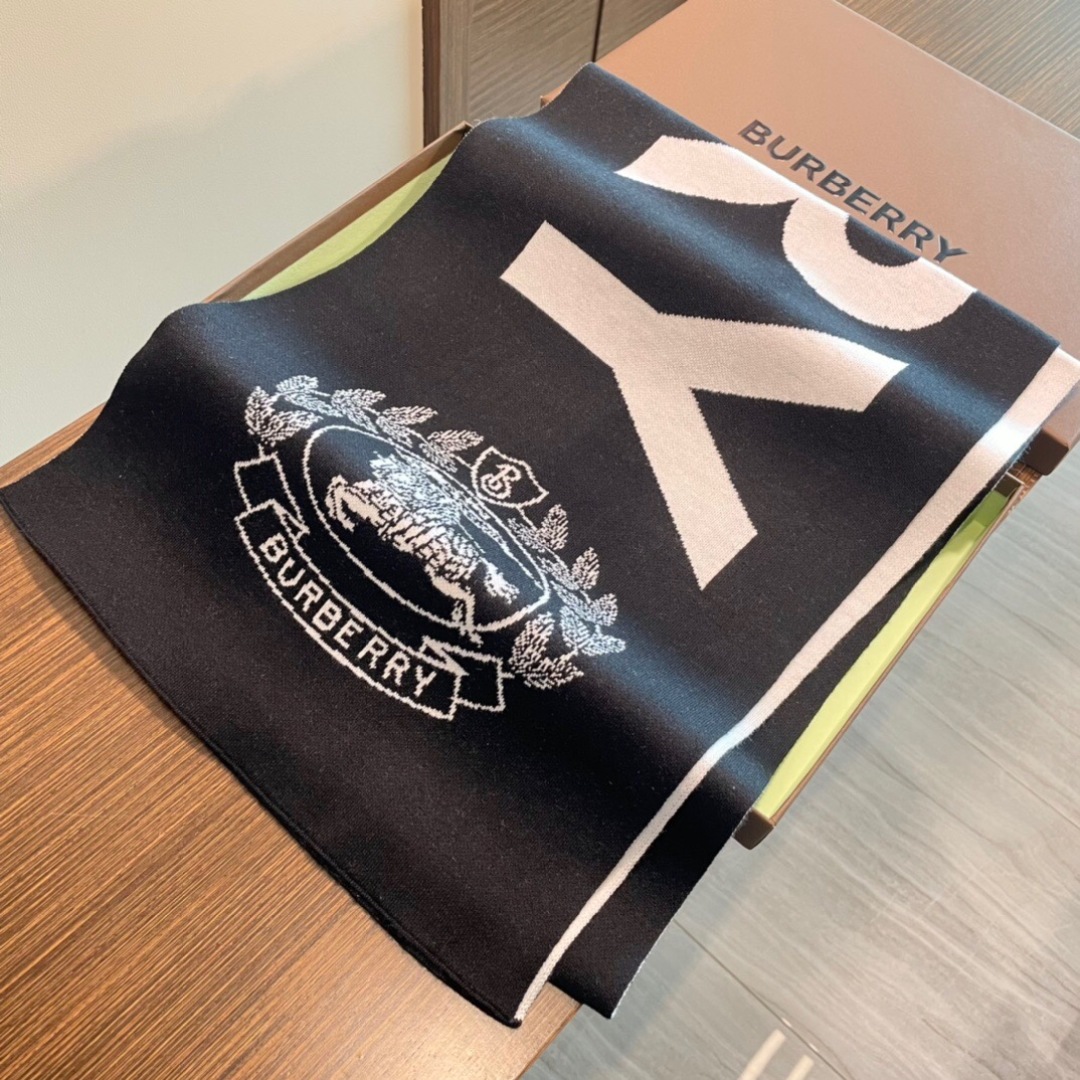 😍viP推荐👍巴宝莉2025专柜最新款围巾【顶级羊绒围巾】🔥爆款哦 😘💍实物真心美 🎀针织围巾配以精美l