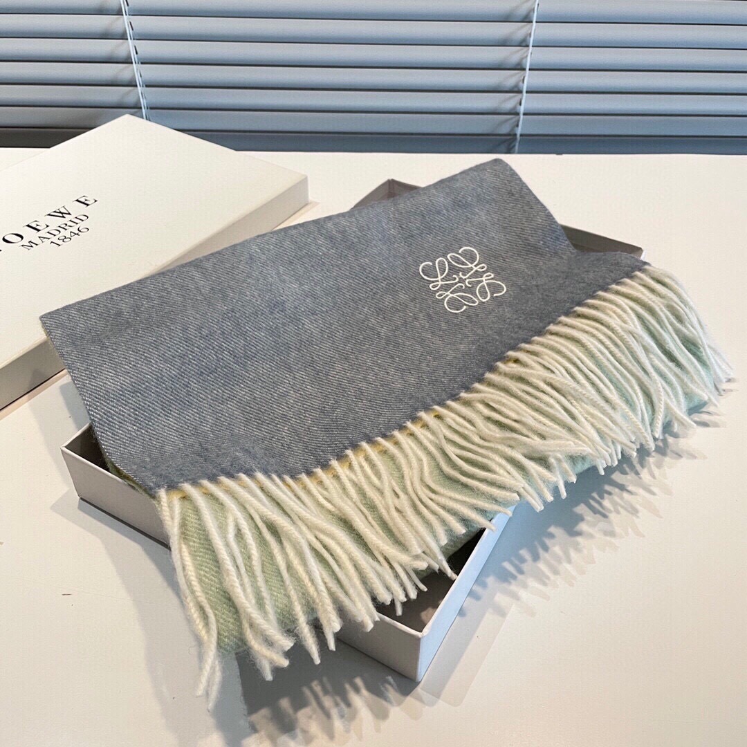 Loewe罗意威今年最新的订单(讲真，送人自用百分推荐)SviP推荐(自留.品质绝对放心).真心觉得可以