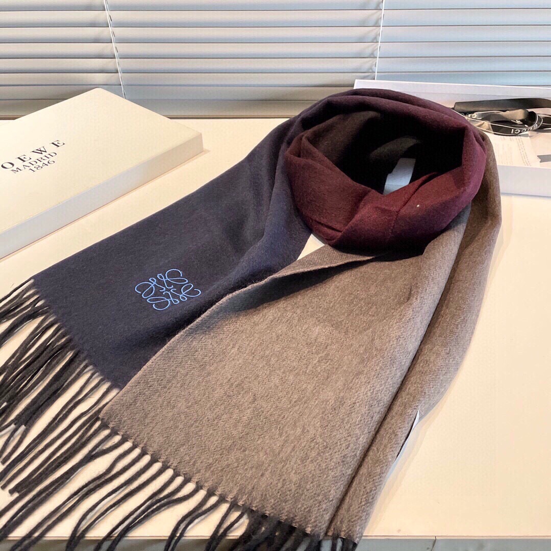 Loewe罗意威今年最新的订单(讲真，送人自用百分推荐)SviP推荐(自留.品质绝对放心).真心觉得可以