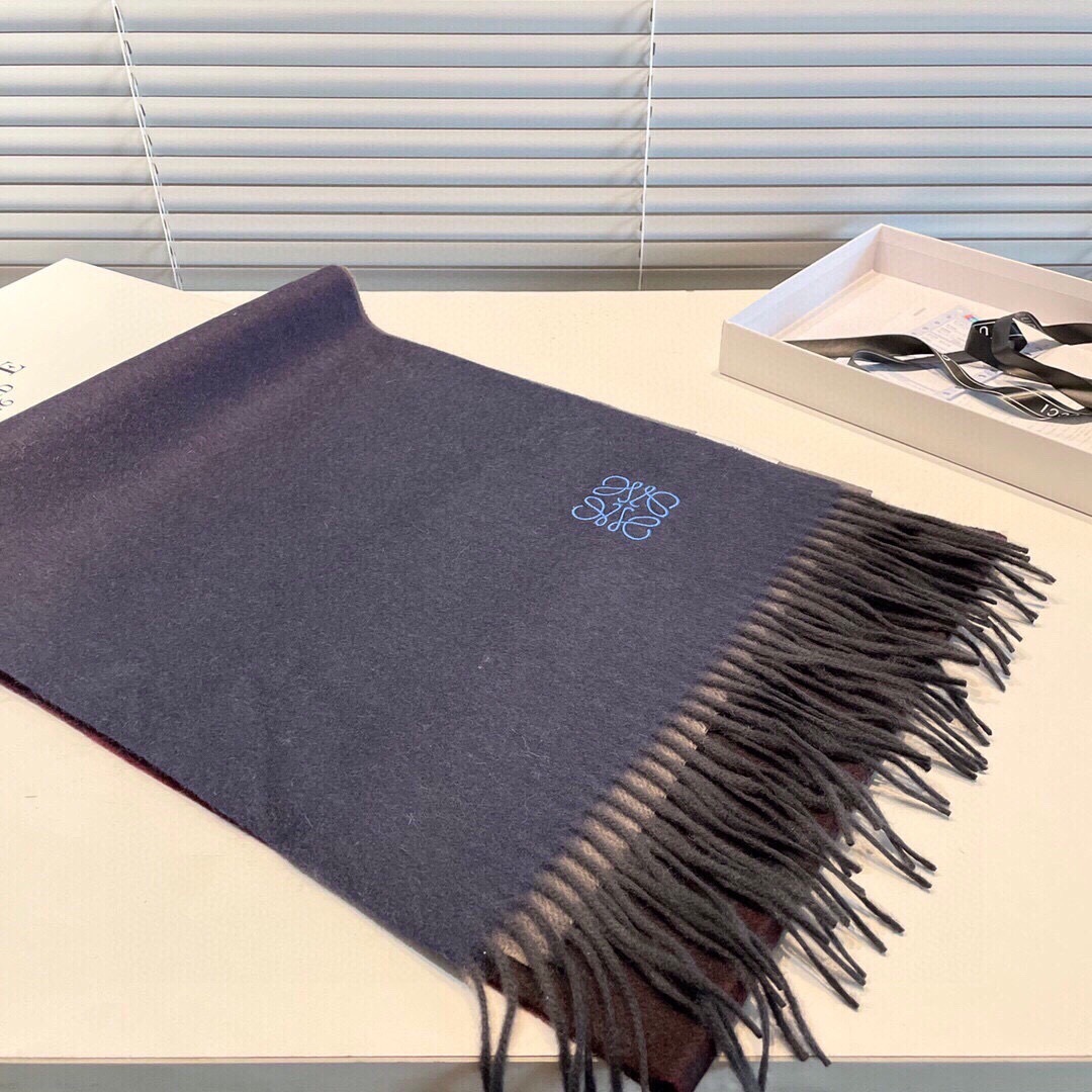 Loewe罗意威今年最新的订单(讲真，送人自用百分推荐)SviP推荐(自留.品质绝对放心).真心觉得可以