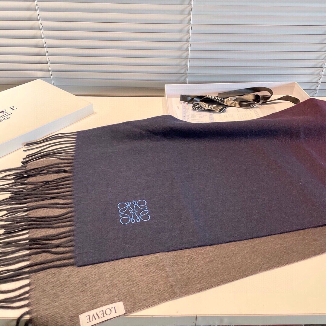 Loewe罗意威今年最新的订单(讲真，送人自用百分推荐)SviP推荐(自留.品质绝对放心).真心觉得可以