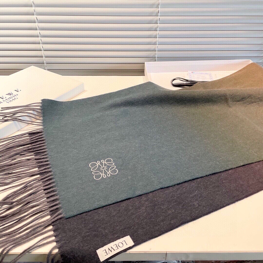 Loewe罗意威今年最新的订单(讲真，送人自用百分推荐)SviP推荐(自留.品质绝对放心).真心觉得可以