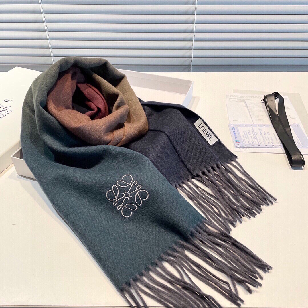 Loewe罗意威今年最新的订单(讲真，送人自用百分推荐)SviP推荐(自留.品质绝对放心).真心觉得可以