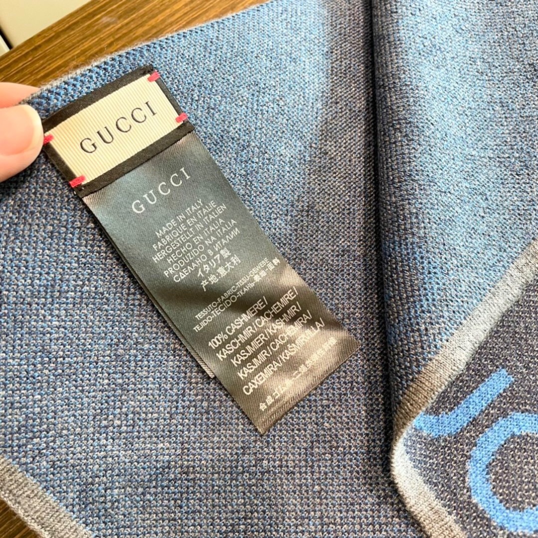 爆款到货古奇男女通用针织围巾👑柔和舒适的羊毛带来今季最温暖贴心呵护❤️最顶级的品质❤️羊绒线织出漂亮精致