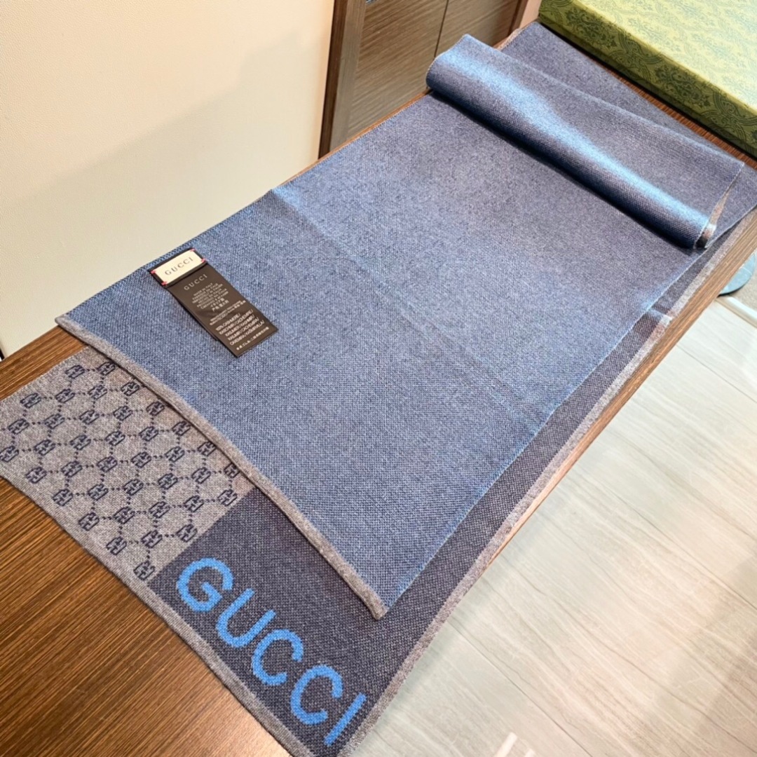 爆款到货古奇男女通用针织围巾👑柔和舒适的羊毛带来今季最温暖贴心呵护❤️最顶级的品质❤️羊绒线织出漂亮精致