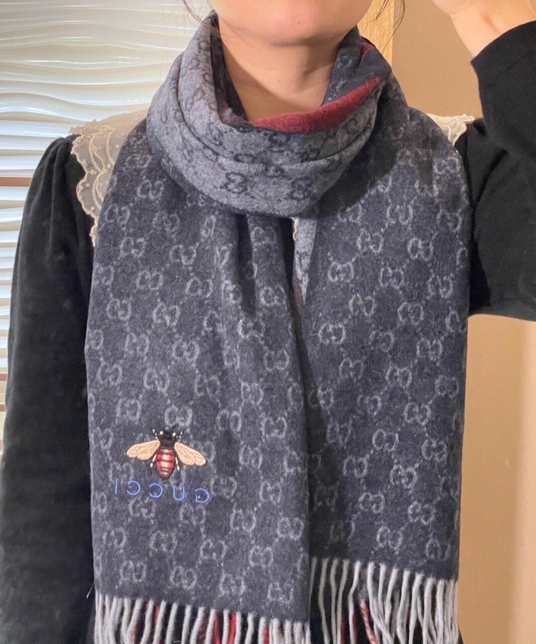 Gucci最新情侣款🐝精选高原山羊绒💪🏻打造今年秋冬最美的💁 拼色的条纹设计💋搭配时下最流行的小蜜蜂元素