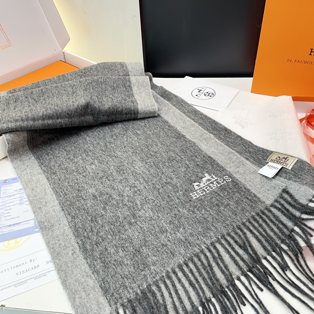 爆款推荐⚠️爱马仕好看到尖叫‼️顶级山羊绒款☀☁️‼️💯非常赞的情侣款围巾💟💟💟此款是专柜限量款👍💋顶级