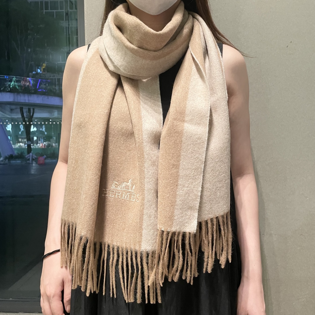 爆款推荐⚠️爱马仕好看到尖叫‼️顶级山羊绒款☀☁️‼️💯非常赞的情侣款围巾💟💟💟此款是专柜限量款👍💋顶级