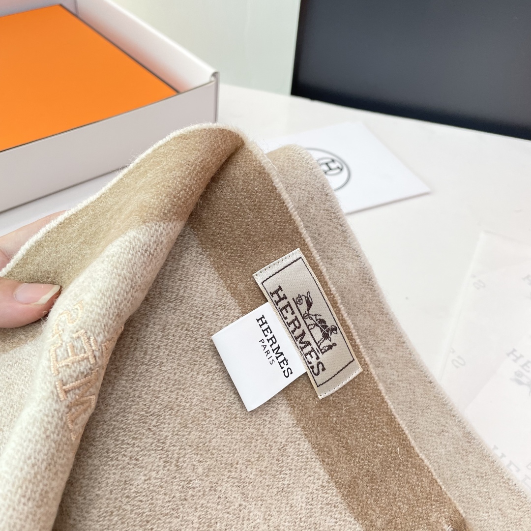 爆款推荐⚠️爱马仕好看到尖叫‼️顶级山羊绒款☀☁️‼️💯非常赞的情侣款围巾💟💟💟此款是专柜限量款👍💋顶级