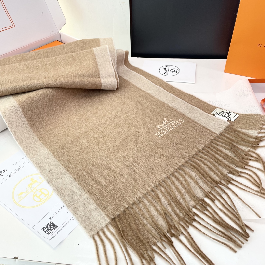爆款推荐⚠️爱马仕好看到尖叫‼️顶级山羊绒款☀☁️‼️💯非常赞的情侣款围巾💟💟💟此款是专柜限量款👍💋顶级