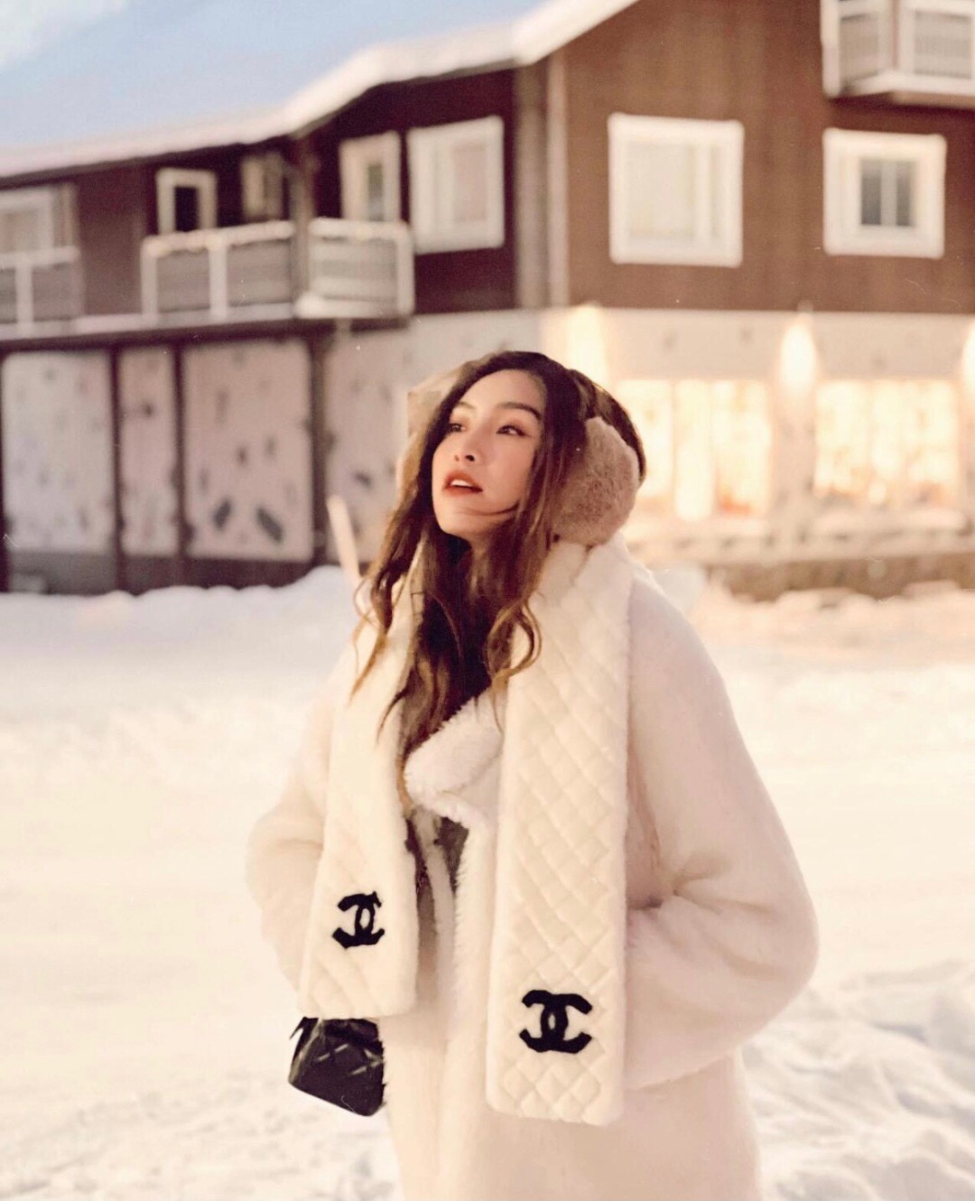 【▪️超级保暖Chanel秋冬新款！！！】简约奢华大气白富美，进口人工皮草和羊绒的结合，高级的范畴已不只