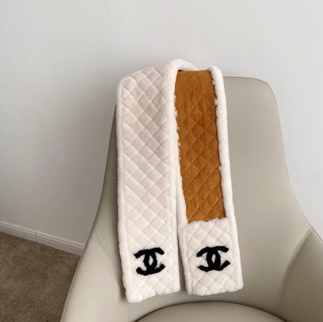【▪️超级保暖Chanel秋冬新款！！！】简约奢华大气白富美，进口人工皮草和羊绒的结合，高级的范畴已不只