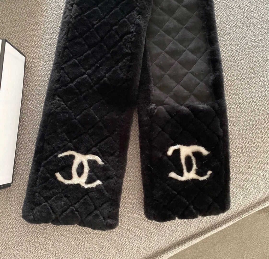 【▪️超级保暖Chanel秋冬新款！！！】简约奢华大气白富美，进口人工皮草和羊绒的结合，高级的范畴已不只
