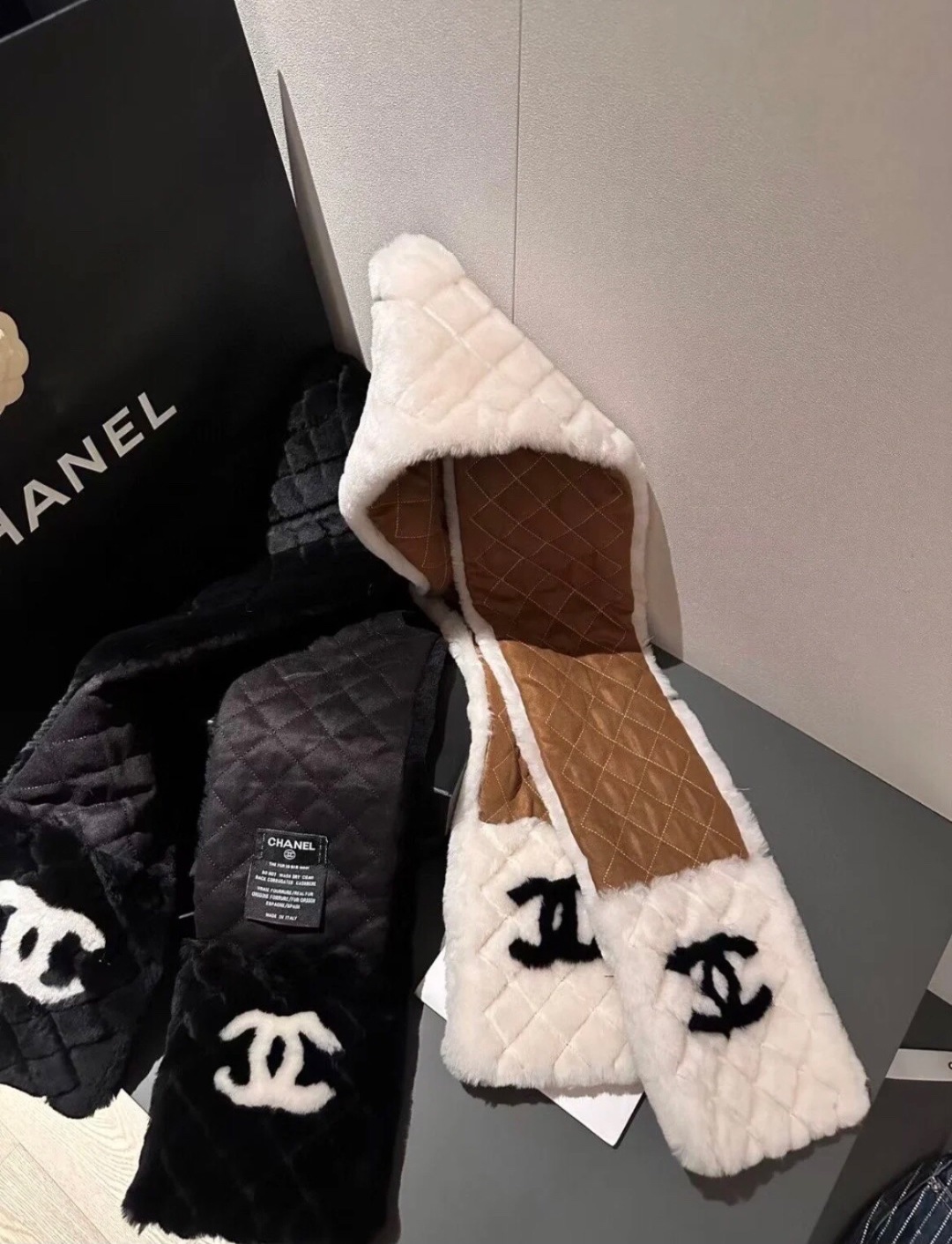 【▪️超级保暖Chanel秋冬新款！！！】简约奢华大气白富美，进口人工皮草和羊绒的结合，高级的范畴已不只