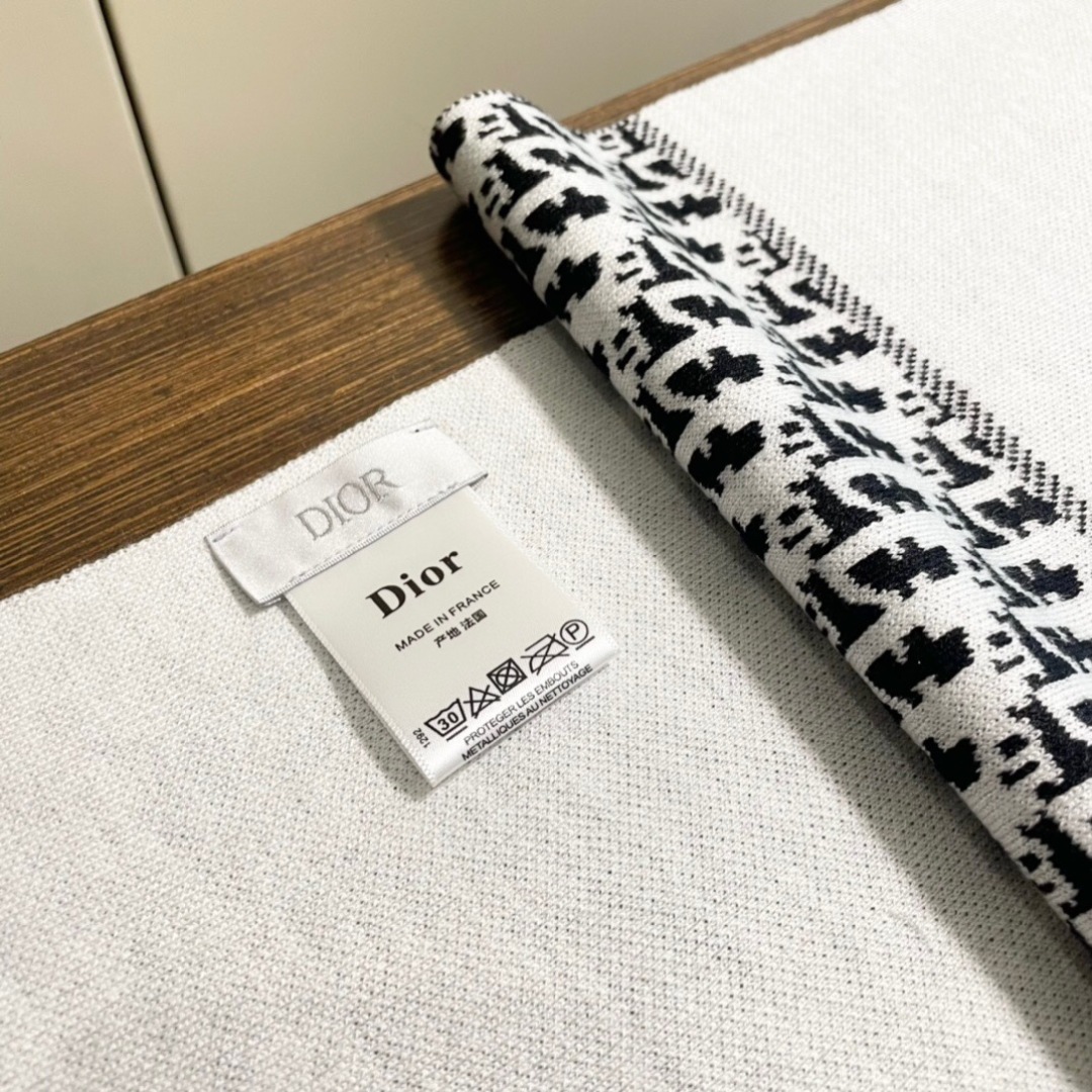 💋专柜最新款💨迪奥火爆来袭💥🎊顶级色织工艺🔥此工艺只有大牌纯正代工厂才有的工艺‼️100%顶级针织加羊绒