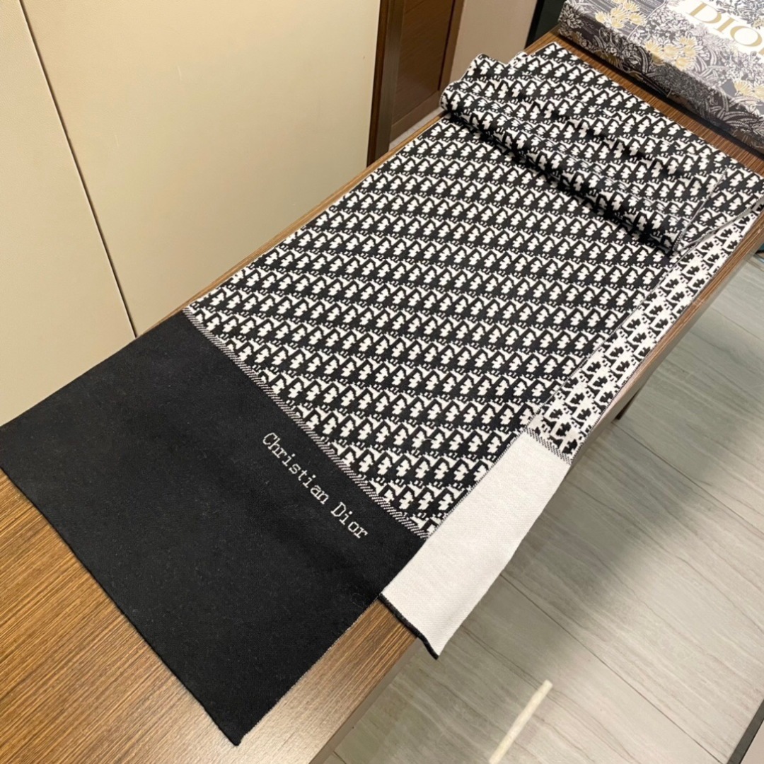 💋专柜最新款💨迪奥火爆来袭💥🎊顶级色织工艺🔥此工艺只有大牌纯正代工厂才有的工艺‼️100%顶级针织加羊绒