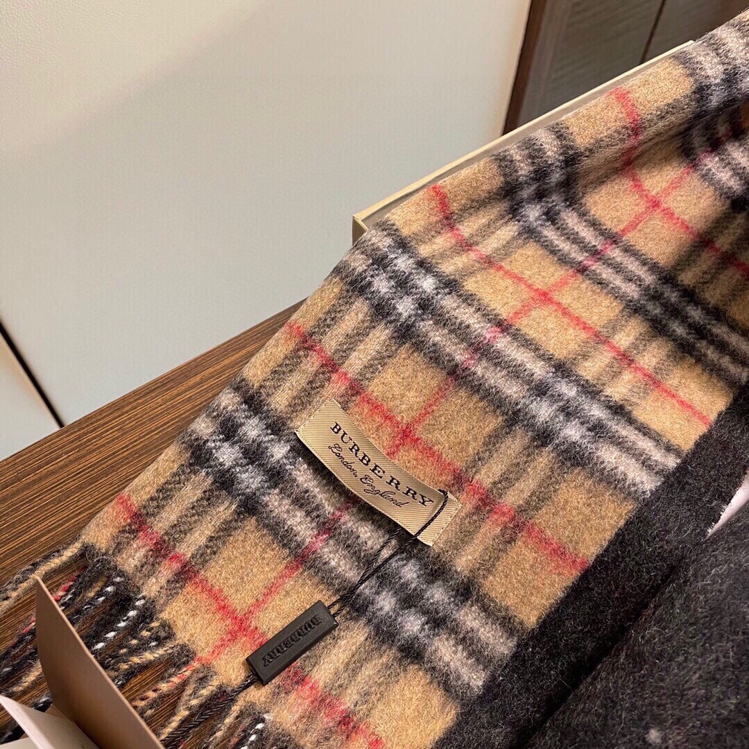 【双面羊绒围巾】BURBERRY！年度最新火爆围巾！顶级质量 【高端数码喷绘】 200*30cm，双面围