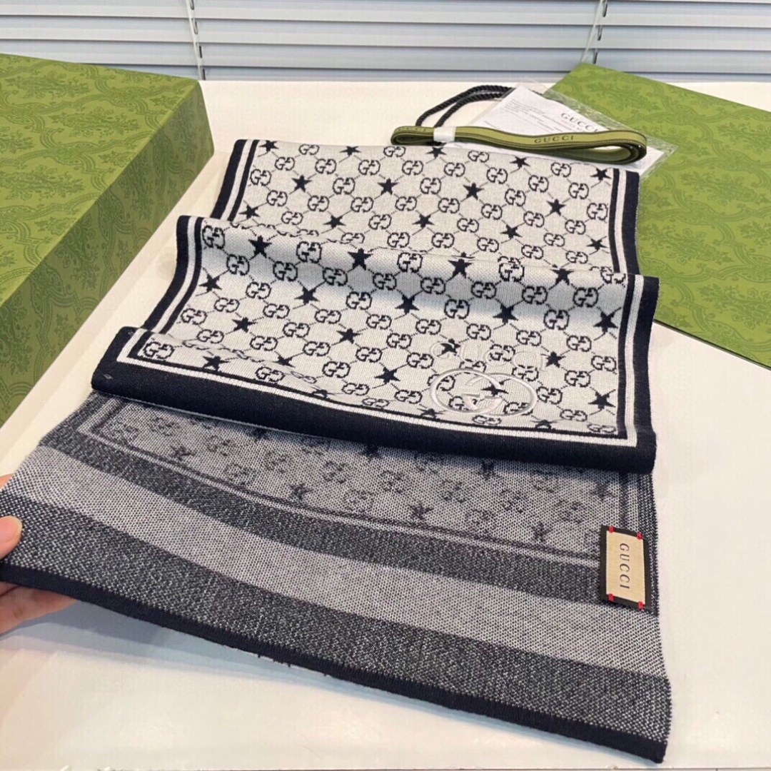 爆款上👍 G家独家牛货【GG针织蜜蜂】🐂 高端品质针织拼接围巾‼️这种精品是市场上及其少见的，GG元素针