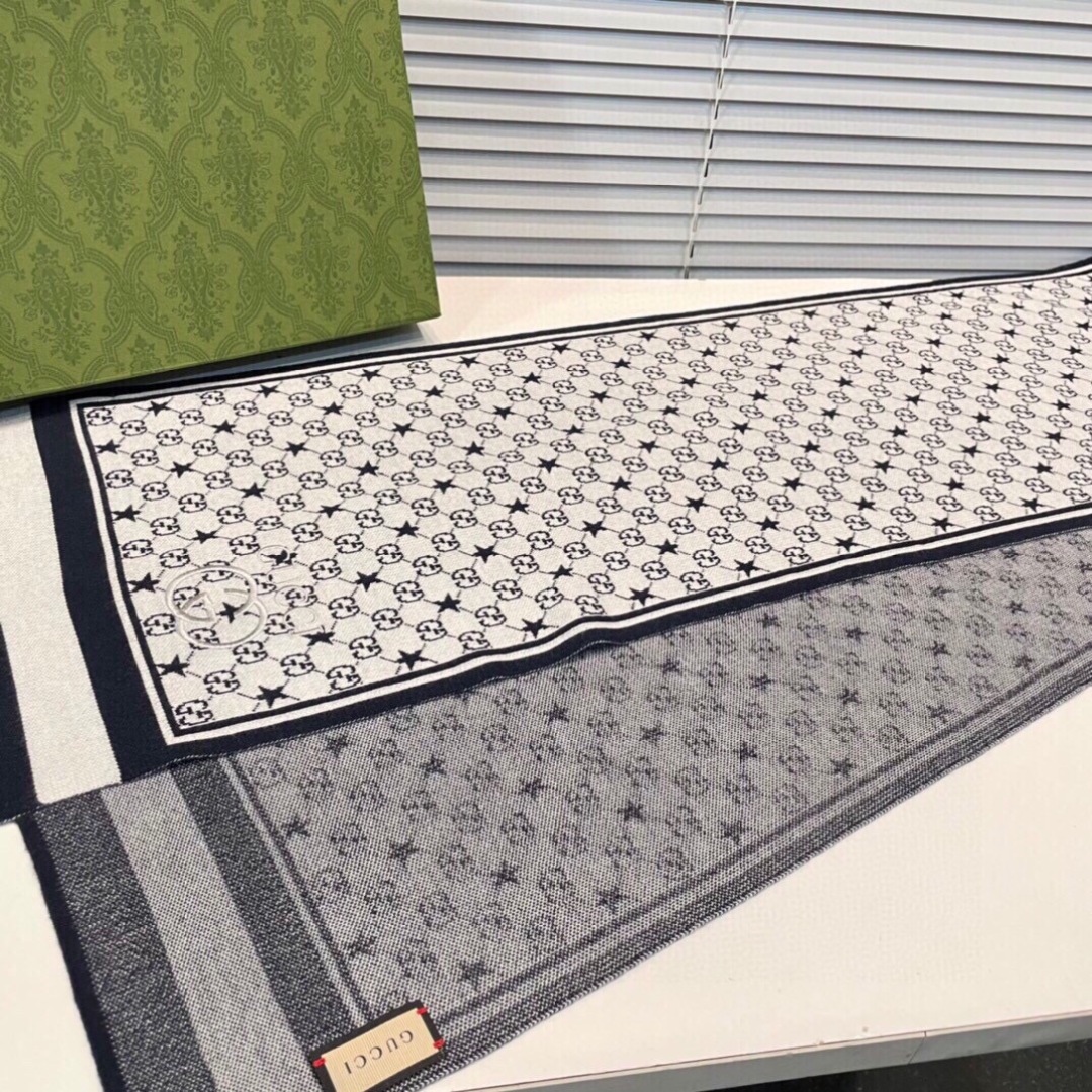 爆款上👍 G家独家牛货【GG针织蜜蜂】🐂 高端品质针织拼接围巾‼️这种精品是市场上及其少见的，GG元素针