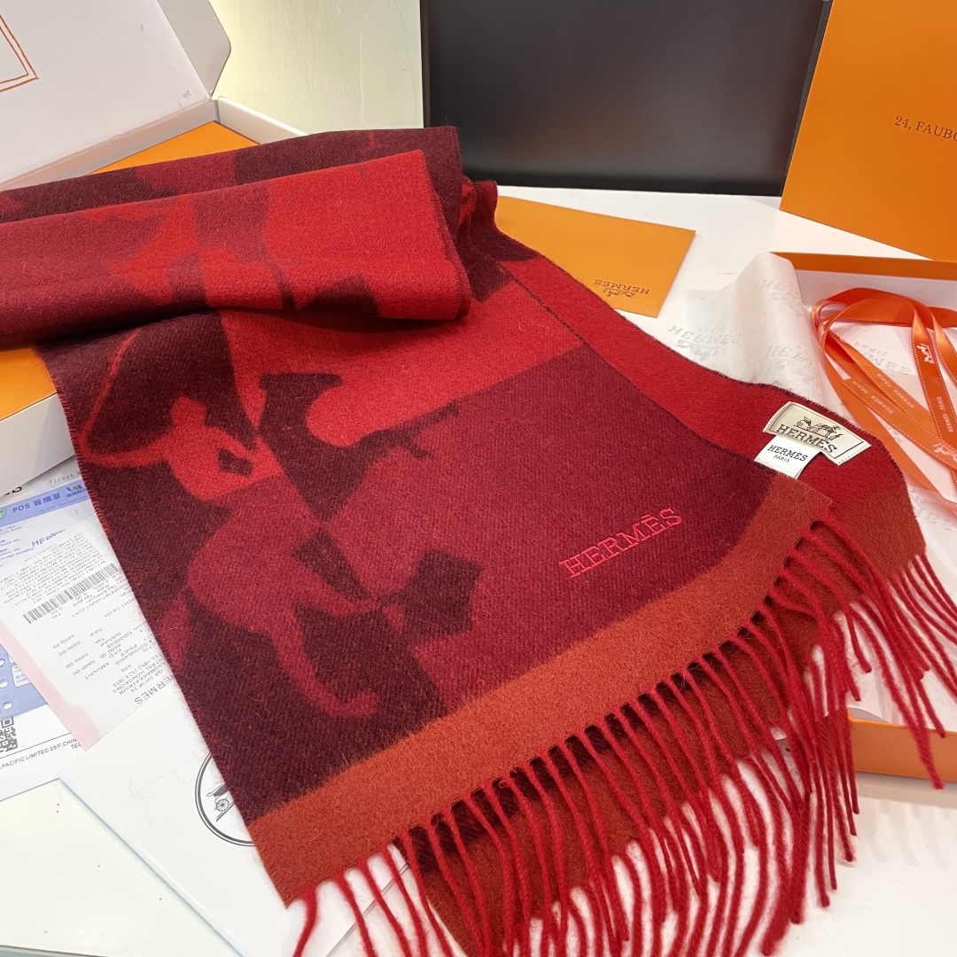 上新2025爱马仕男女款围巾且买且珍惜😍~都是出口订单所以比较难遇❤️东西讲究少而精😍好看的一定要收😎这