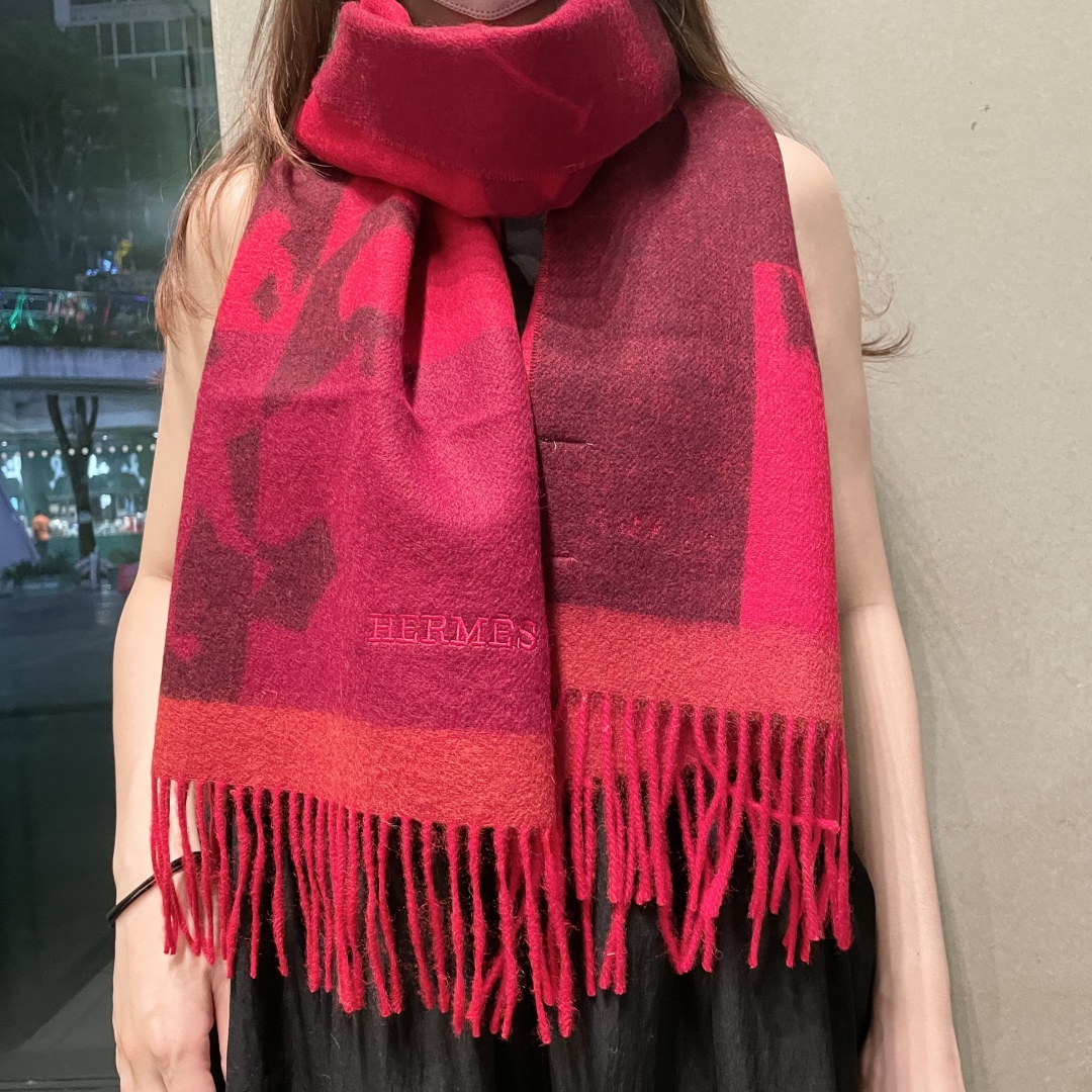 上新2025爱马仕男女款围巾且买且珍惜😍~都是出口订单所以比较难遇❤️东西讲究少而精😍好看的一定要收😎这