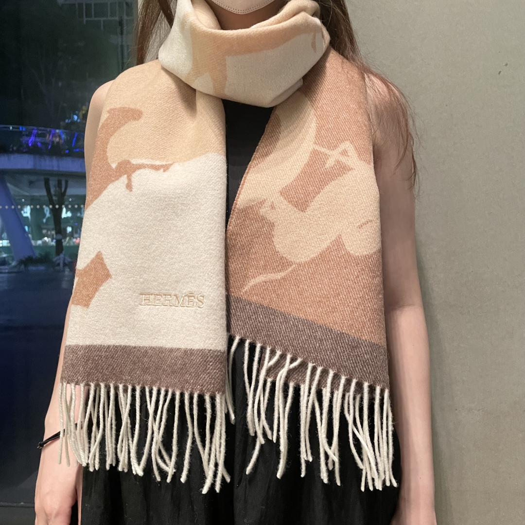 上新2025爱马仕男女款围巾且买且珍惜😍~都是出口订单所以比较难遇❤️东西讲究少而精😍好看的一定要收😎这