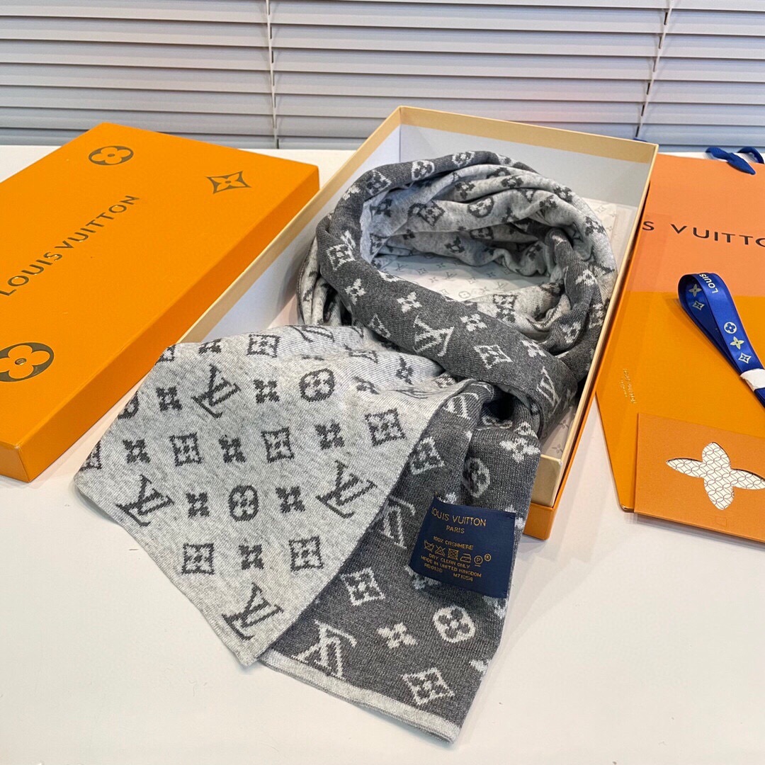 怒推走量新款🎊重磅推荐🎊LV2025官网最新款💥 针织羊绒材质🔥非常保暖👑 柔软亲肤，不扎脖😍经典素色围