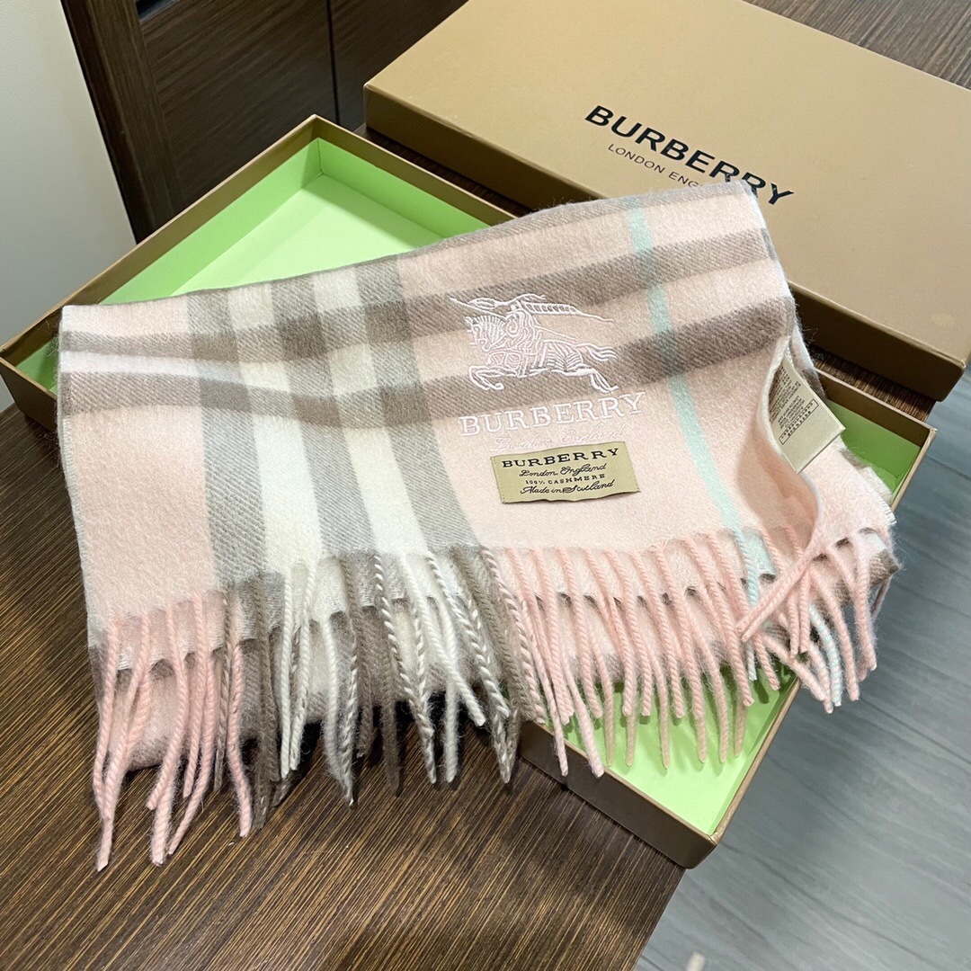 𝑩𝑼𝑹𝑩𝑬𝑹𝑹𝒀 【情侣刺绣羊绒围巾】怒赞自留，难得的高端男款！家属福利！非常正的男士围巾~面料大爱，非