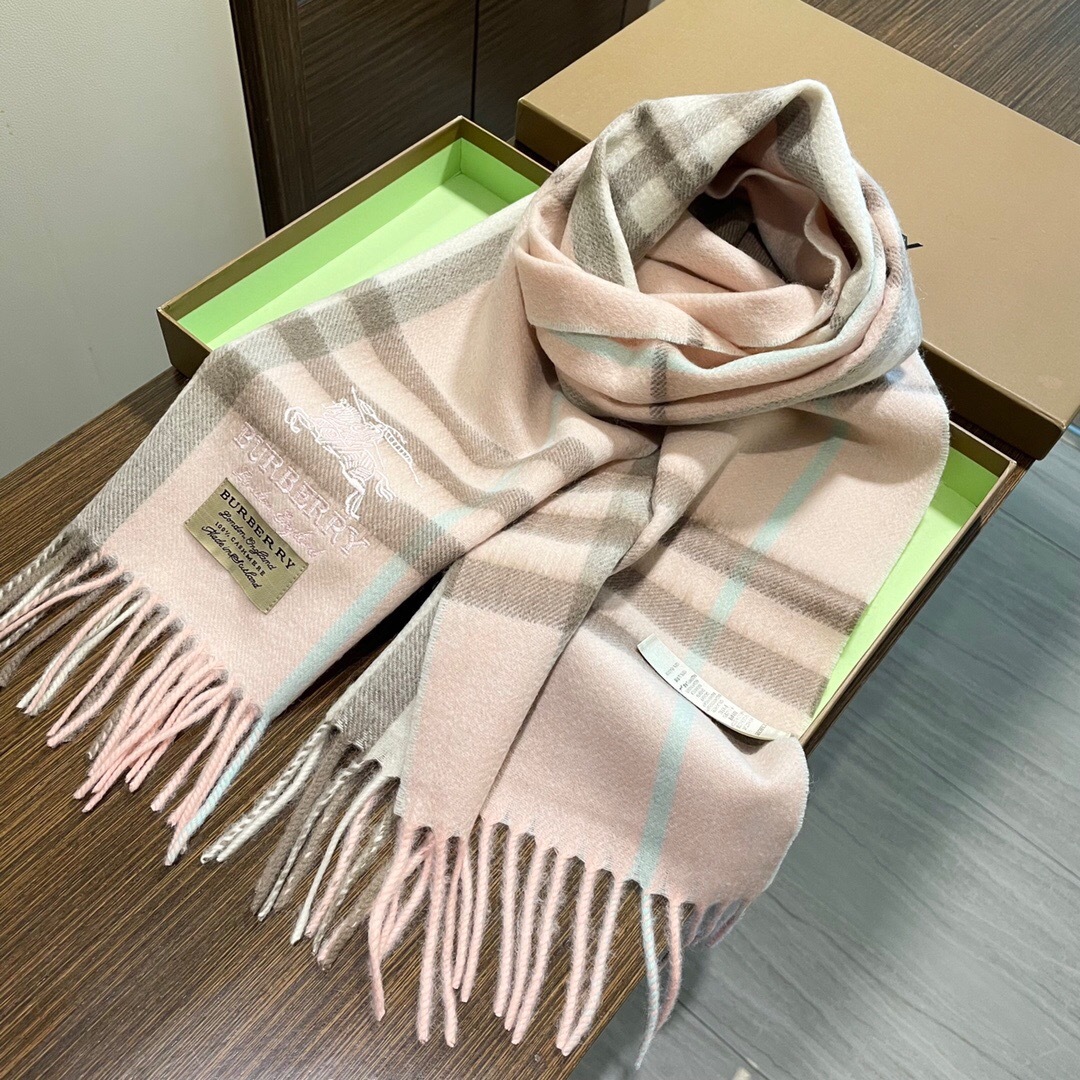 𝑩𝑼𝑹𝑩𝑬𝑹𝑹𝒀 【情侣刺绣羊绒围巾】怒赞自留，难得的高端男款！家属福利！非常正的男士围巾~面料大爱，非