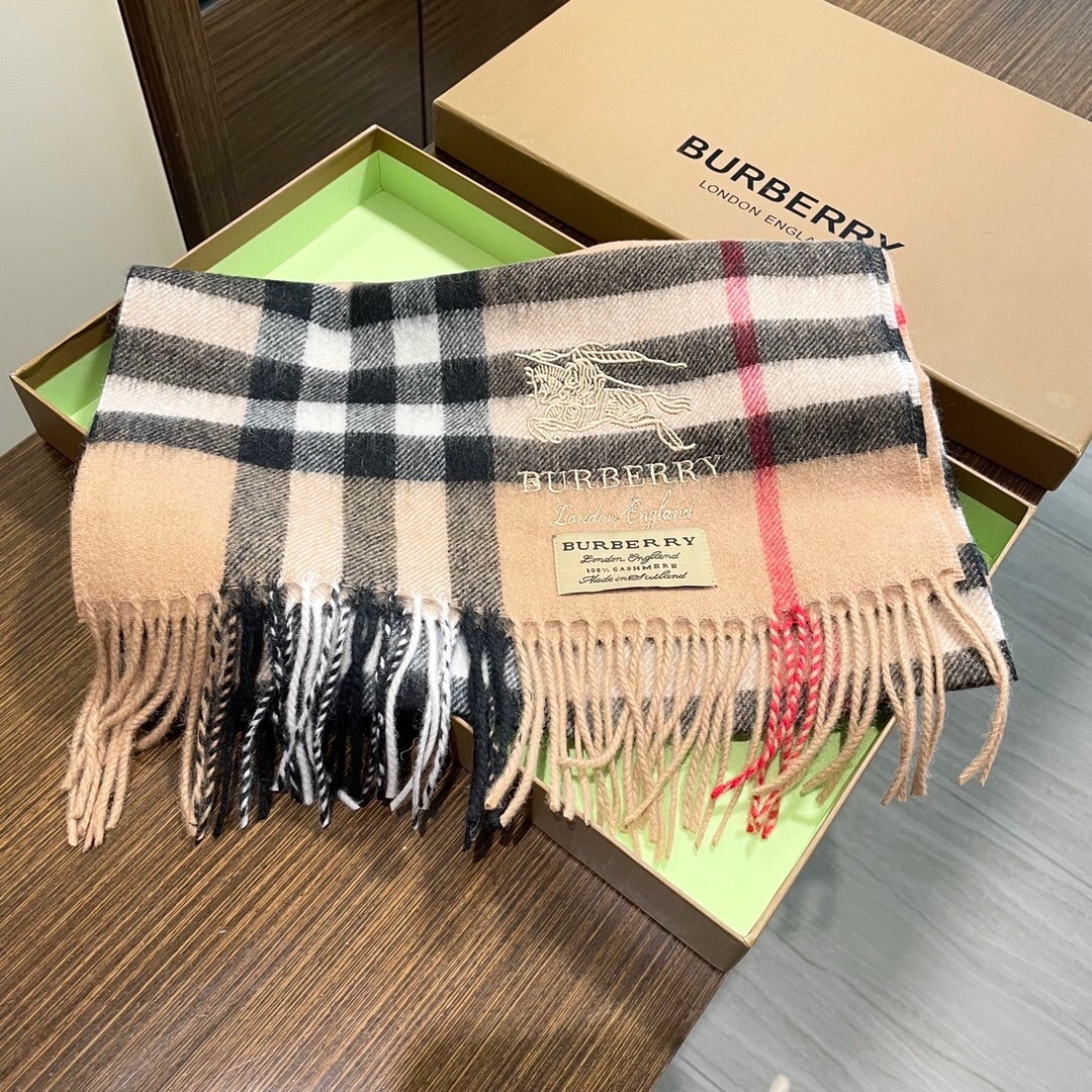 𝑩𝑼𝑹𝑩𝑬𝑹𝑹𝒀 【情侣刺绣羊绒围巾】怒赞自留，难得的高端男款！家属福利！非常正的男士围巾~面料大爱，非