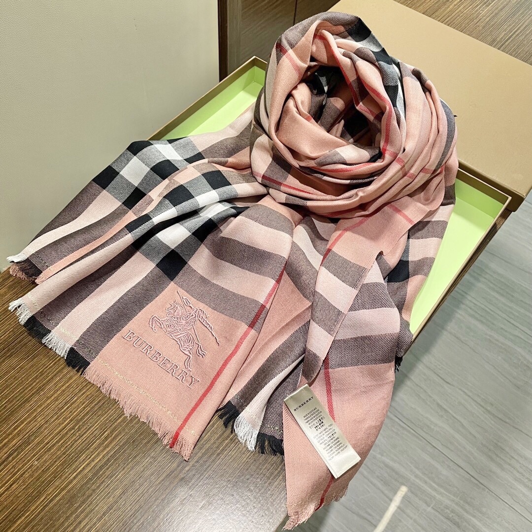 顶级高端现货发行⚠️🎀💟巴宝莉专柜超爆万年款✨【经典长巾】✨品质手感好到不行‼️♨️高尖端产物⚠️绝对令