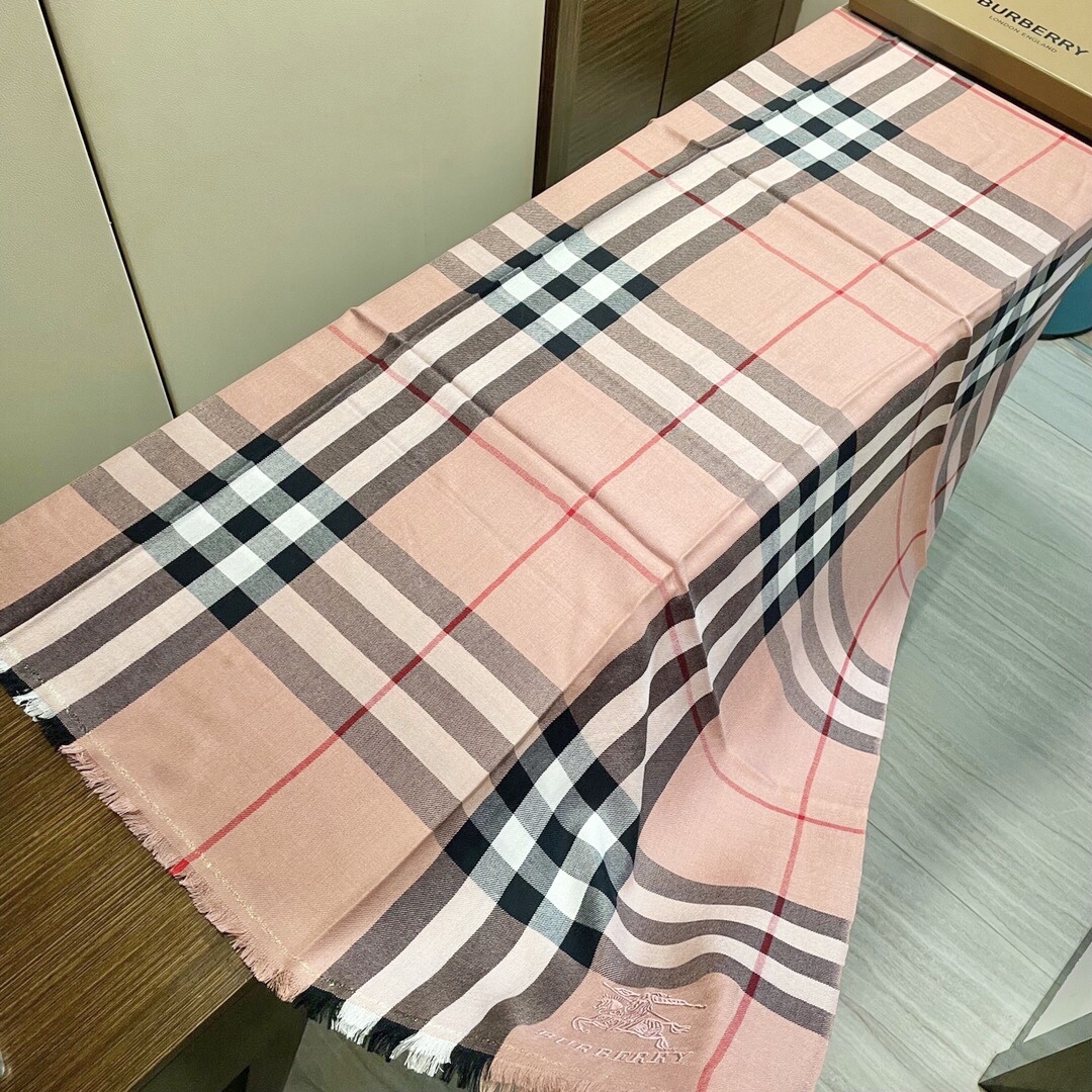 顶级高端现货发行⚠️🎀💟巴宝莉专柜超爆万年款✨【经典长巾】✨品质手感好到不行‼️♨️高尖端产物⚠️绝对令