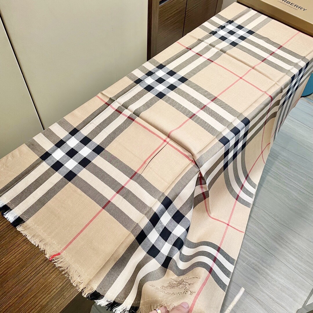 顶级高端现货发行⚠️🎀💟巴宝莉专柜超爆万年款✨【经典长巾】✨品质手感好到不行‼️♨️高尖端产物⚠️绝对令