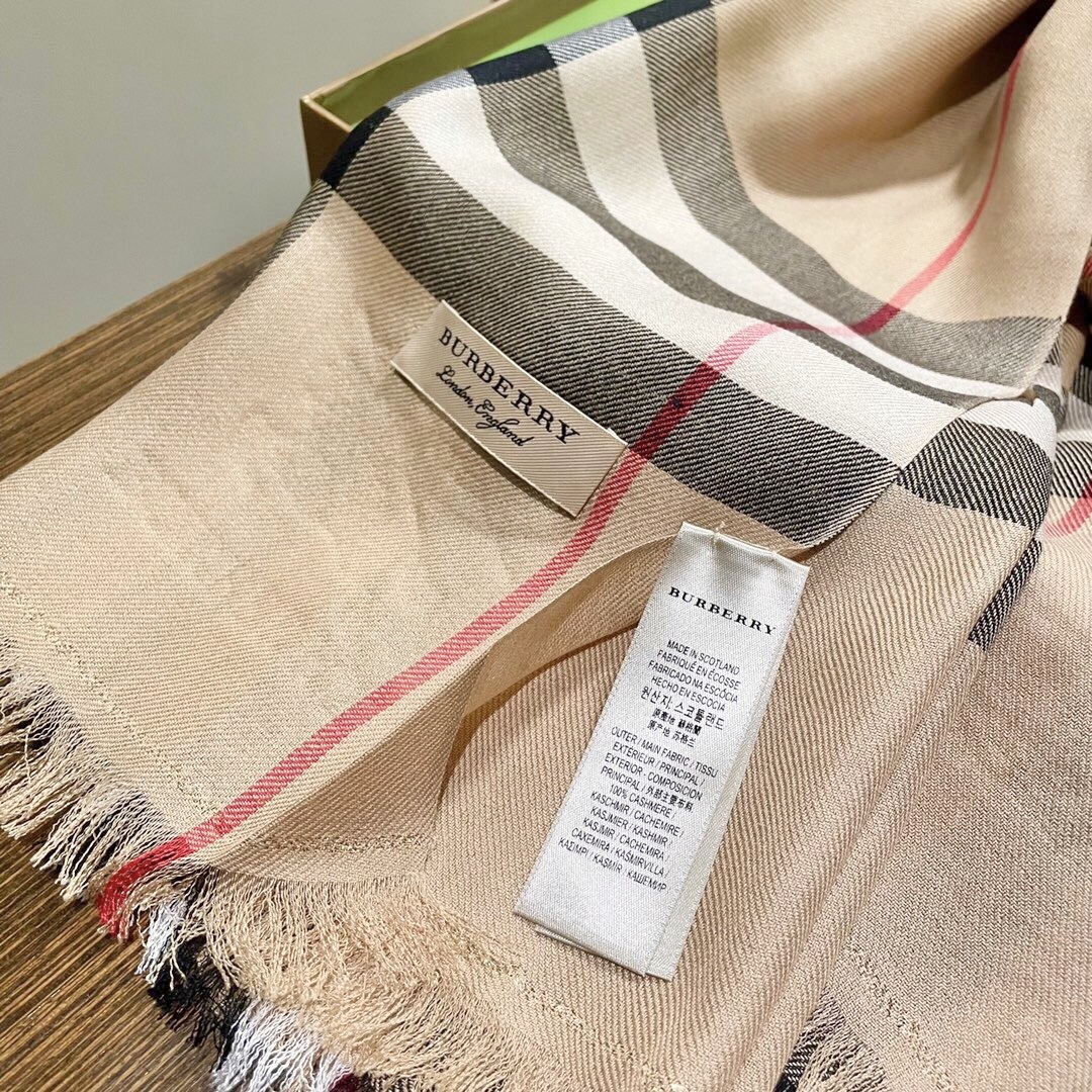 顶级高端现货发行⚠️🎀💟巴宝莉专柜超爆万年款✨【经典长巾】✨品质手感好到不行‼️♨️高尖端产物⚠️绝对令