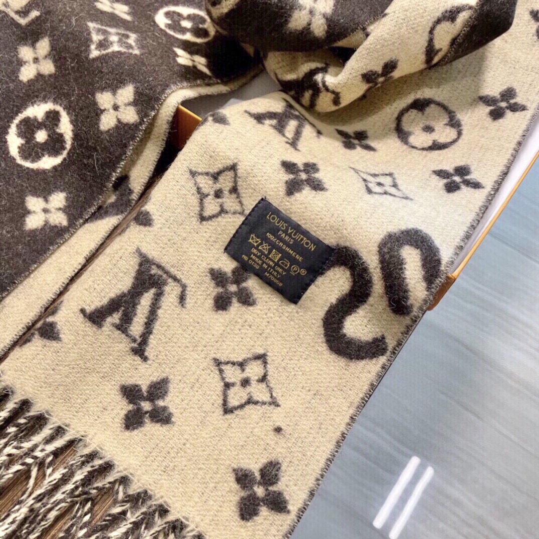 高版本 最好的SuPerme‼️超级软糯【LV SuPreme LV联名围巾】.红透了半边天❣️达人标配