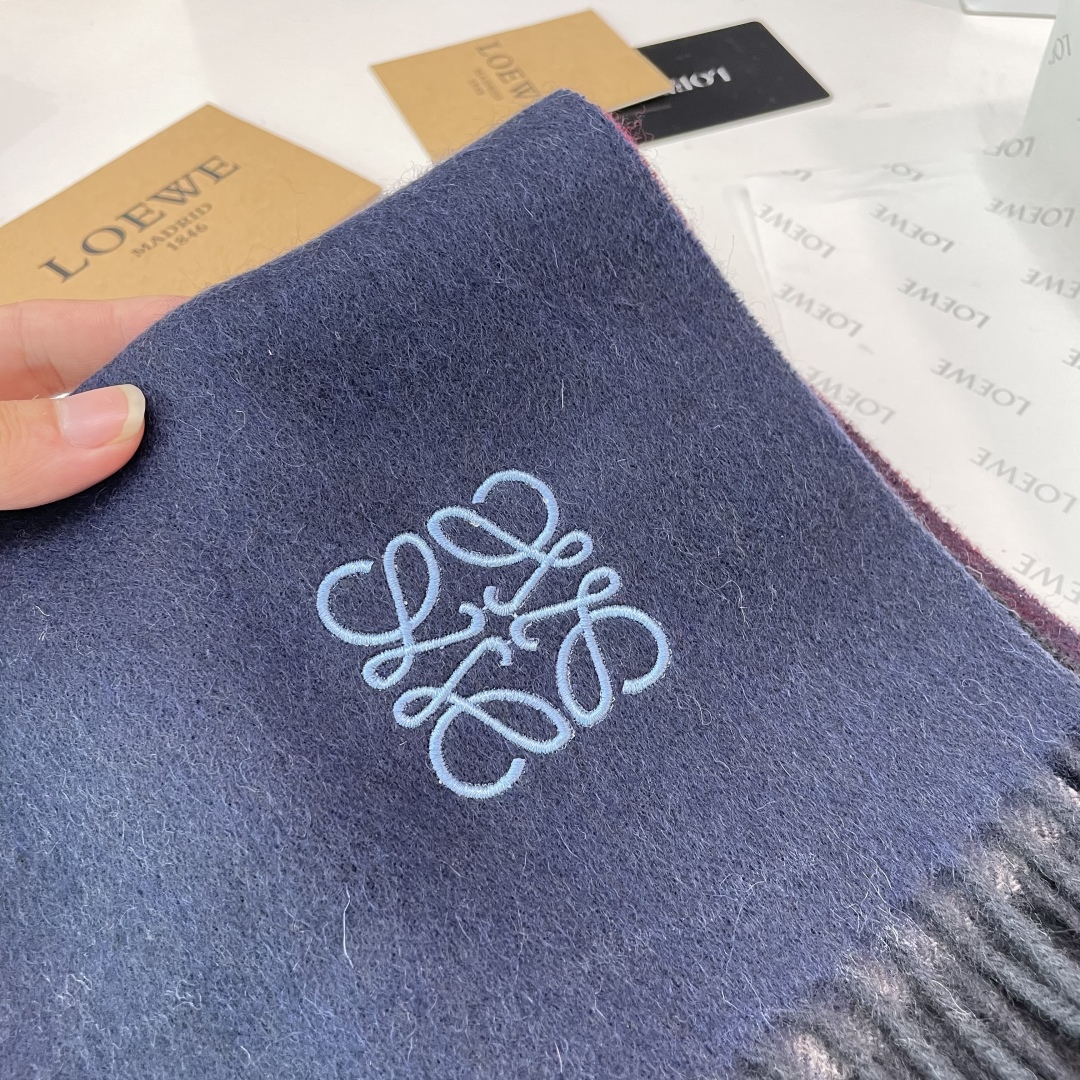 Loewe罗意威今年最新的订单(讲真，送人自用百分推荐)SviP推荐(自留.品质绝对放心).真心觉得可以