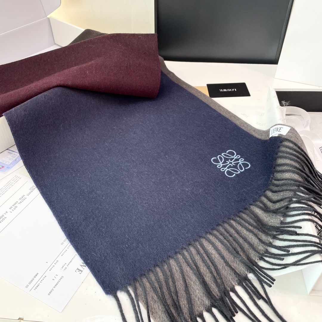 Loewe罗意威今年最新的订单(讲真，送人自用百分推荐)SviP推荐(自留.品质绝对放心).真心觉得可以