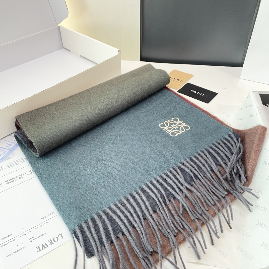 Loewe罗意威今年最新的订单(讲真，送人自用百分推荐)SviP推荐(自留.品质绝对放心).真心觉得可以