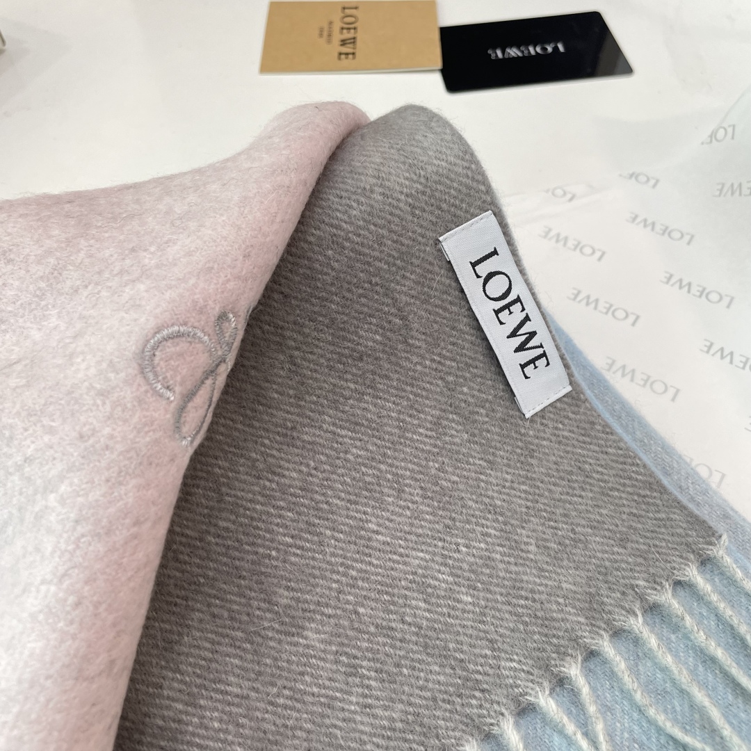 Loewe罗意威今年最新的订单(讲真，送人自用百分推荐)SviP推荐(自留.品质绝对放心).真心觉得可以