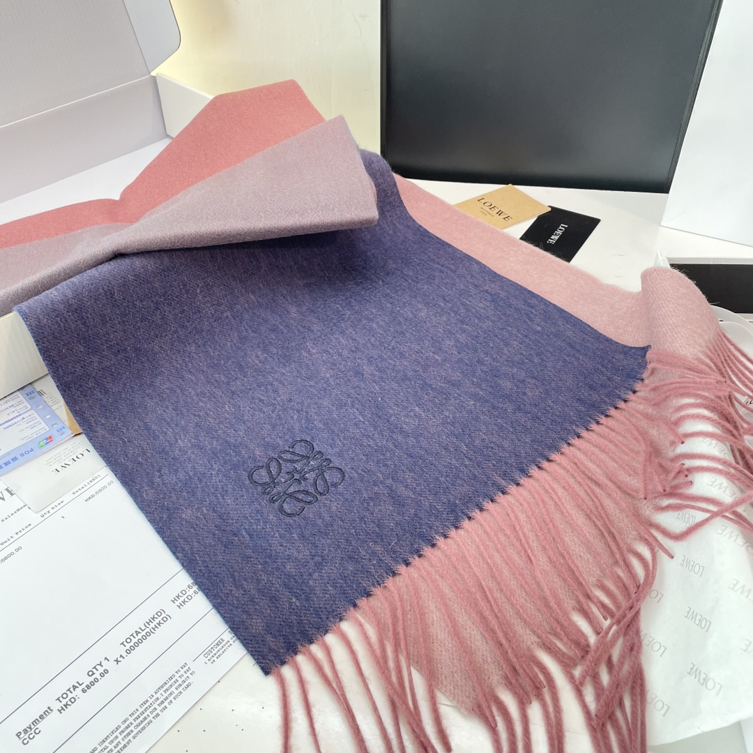 Loewe罗意威今年最新的订单(讲真，送人自用百分推荐)SviP推荐(自留.品质绝对放心).真心觉得可以