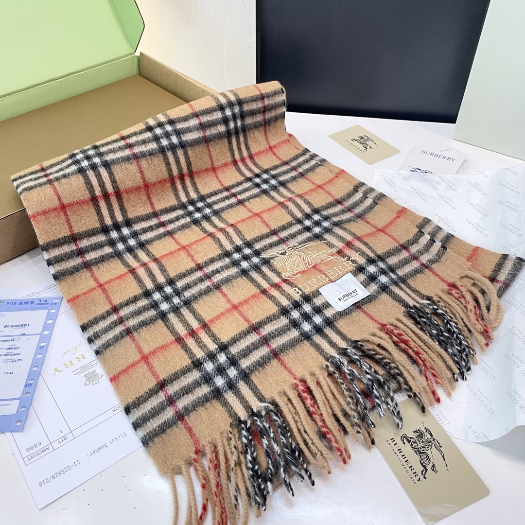 burberry出口英国的订单，指定国内一流最先进oem，羊绒混纺围巾一般工厂工艺达不到，因为做不好会扎