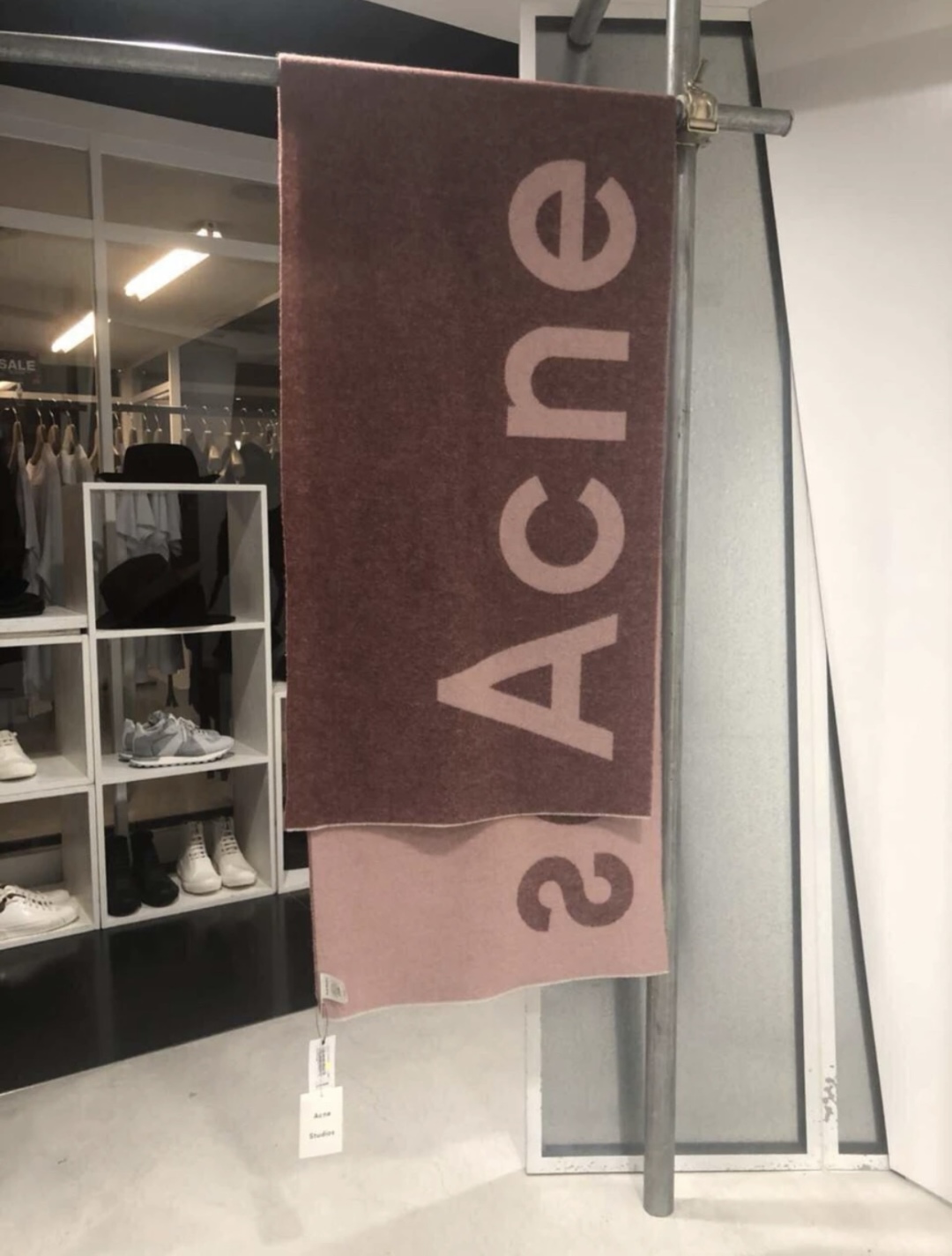 【acne大字母披肩】今年最热的款 🚨🚨原单原厂出品 超级大logo 🎆🎆双面三色纱提花工艺 🎟🎟波普艺